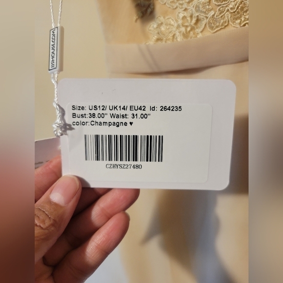 Jj"s house gown size 12, Bust 38 Waist 31.Champagne color. - Picture 9 of 12